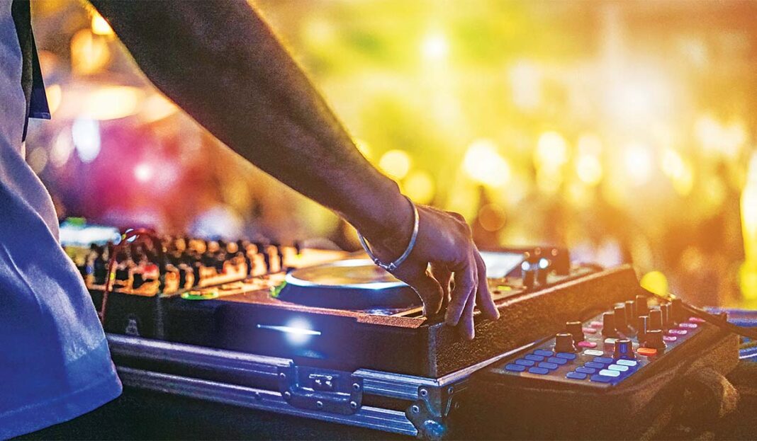 Techno πάρτι στην Αθήνα με ομαδικούς βιασμούς