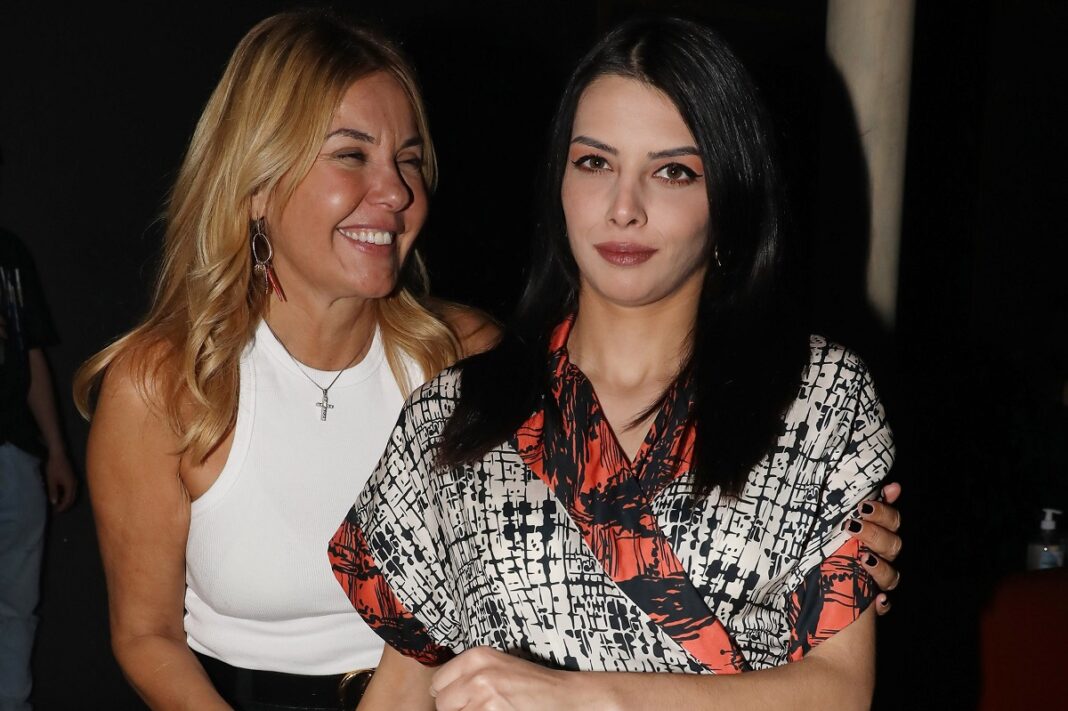 Η Χριστίνα Παππά γιόρτασε με τον γιο της και την Άννα Μπεζάν τον ερχομό του... πελαργού!