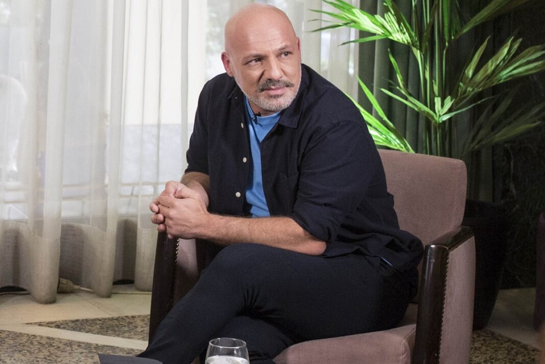 Θετικός στον κορονοϊό ο Νίκος Μουτσινάς
