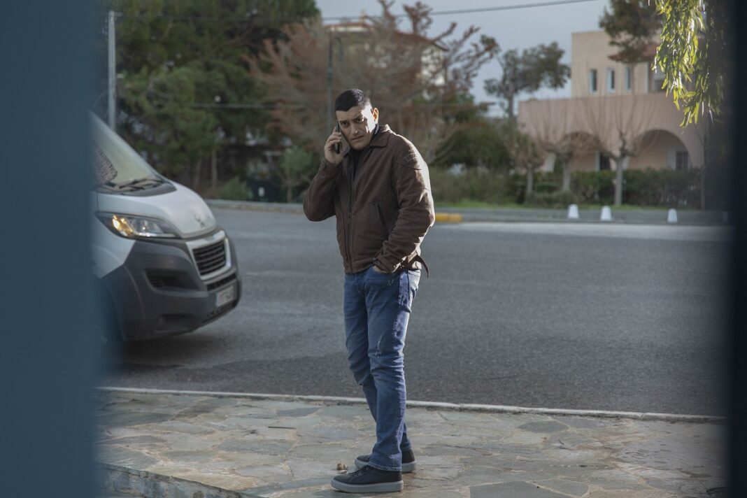 «Σασμός»: Ο Μανώλης πάει στο τμήμα να καταγγείλει τον Μαθιό για το φόνο του Στεφανή