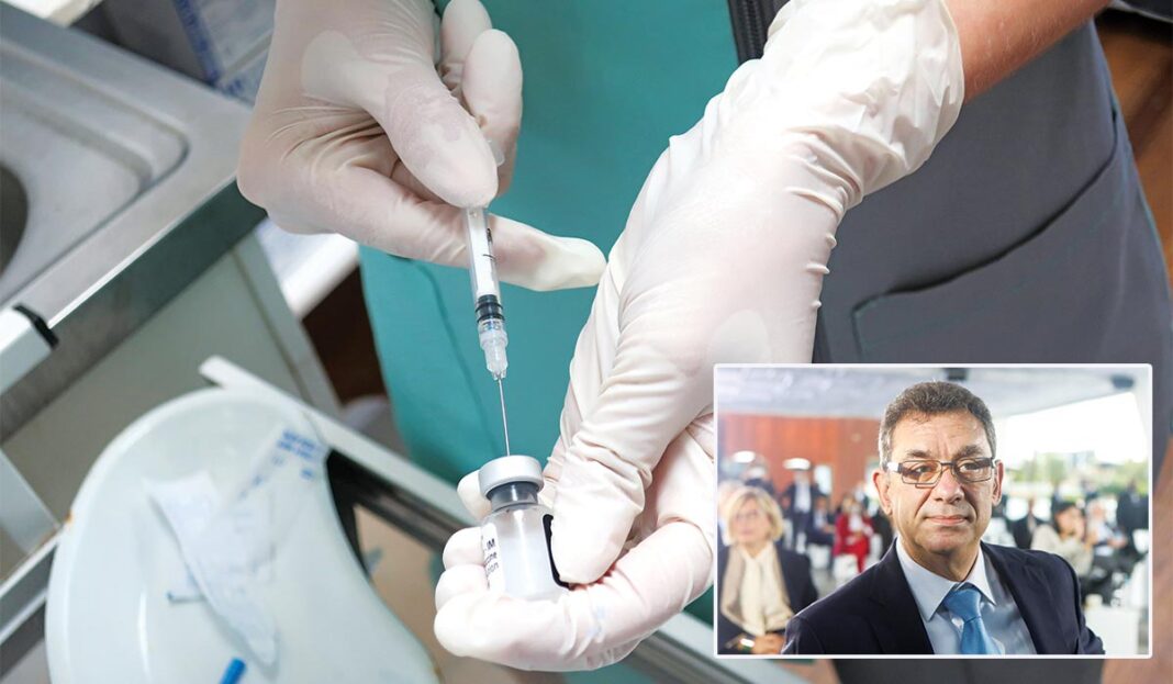 Ο Μπουρλά θεωρεί επιβεβλημένη την τέταρτη δόση κατά του κορονοϊού