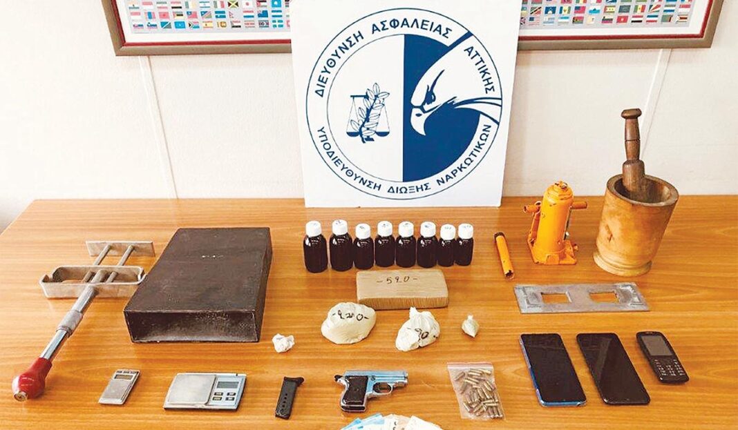 Δύο συγγενείς πρώην υπουργού και νυν βουλευτή είχαν στήσει «φάμπρικα» νόθευσης ηρωίνης στα Μελίσσια