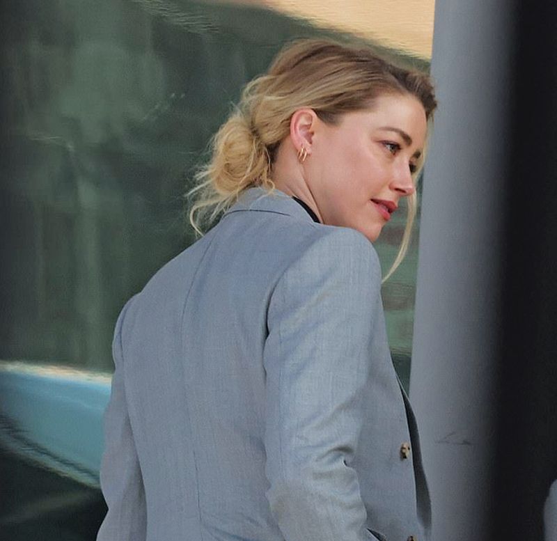 56521191 10711575 Amber Heard wore a gray suit and black top in court and appeared a 37 1649789651575