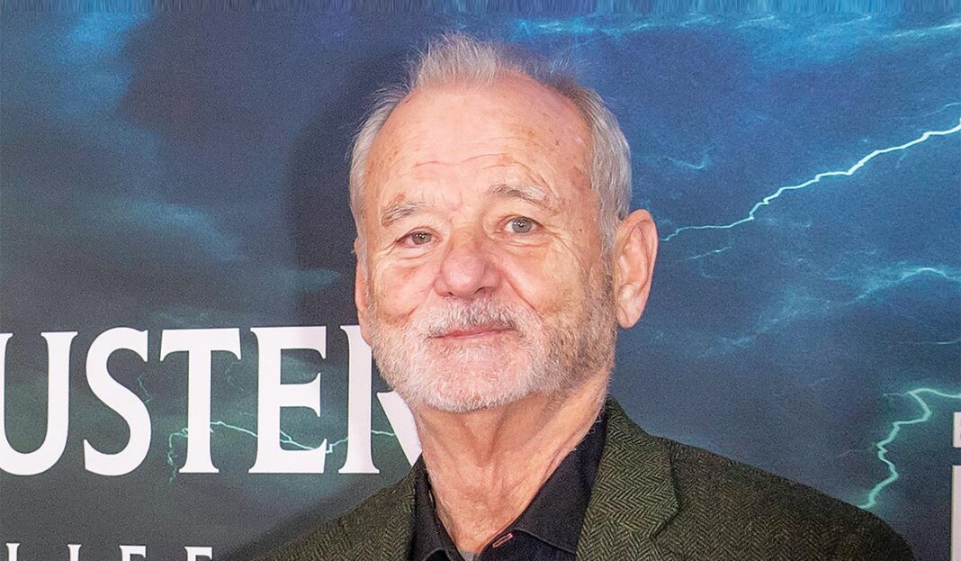 Στοπ στα γυρίσματα του «Being Mortal» καθώς ο Μπιλ Μάρεϊ άπλωνε τα χέρια του στις ηθοποιούς