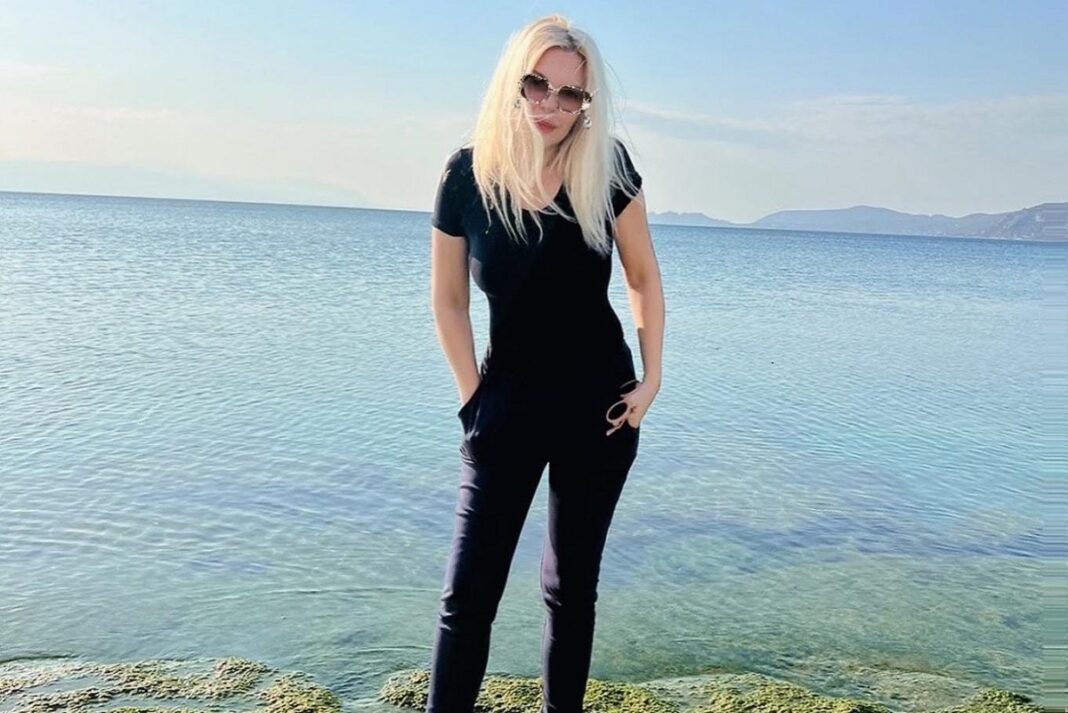 Η Αννίτα Πάνια έγινε 52 χρονών – Η φωτό με την τούρτα και οι ευχές των «επωνύμων» φίλων της