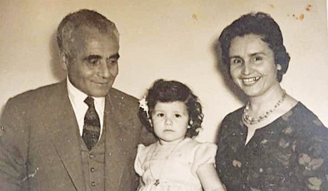 Ποια βουλευτής είναι η μικρούλα της φωτογραφίας;