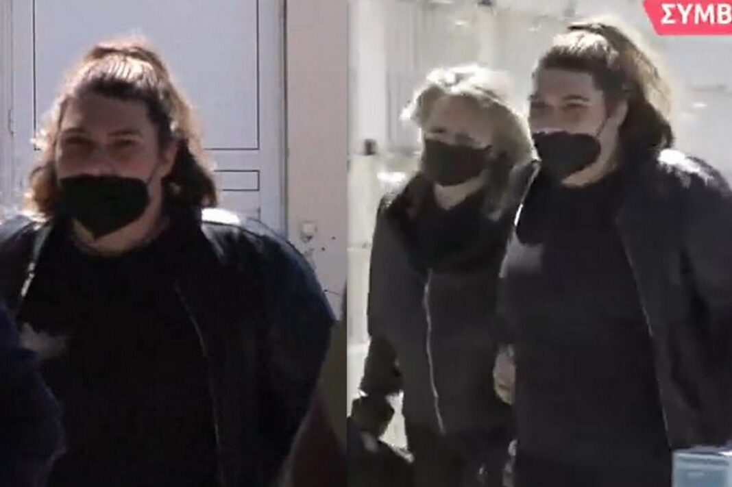 Η μητέρα της Πισπιρίγκου με μαλλιά κομμωτηρίου στο επισκεπτήριο – Ο εκνευρισμός με τους δημοσιογράφους