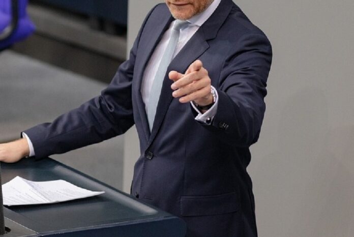 Παντρεμένος βουλευτής βγήκε εκτός κόμματος μετά από σκάνδαλο για σεξουαλική παρενόχληση και ναρκωτικά