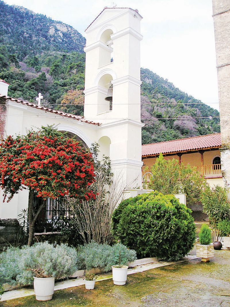 Η μονή που φυλάει τα Αχραντα Πάθη του Ιησού σελ 16 17 φ5