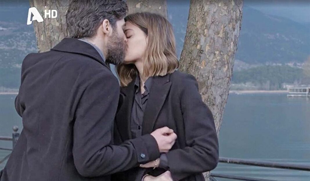 Το φιλί στον «Σασμό» με «Τ’ανίκητα» του Τερζή