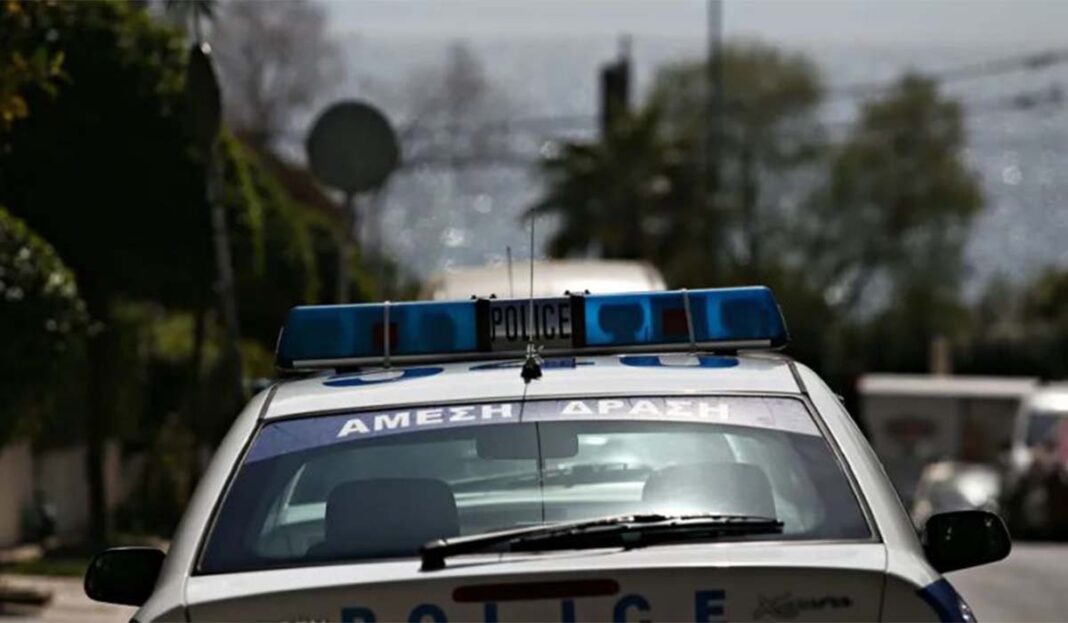 Τρόμος στον Πύργο με τον άνδρα που κυκλοφορεί νύχτα με πριόνι και ρόπαλο
