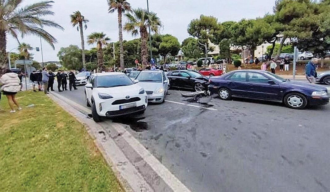 «Κόντρα» δύο οχημάτων ευθύνεται για την καραμπόλα πέντε Ι.Χ. στην παραλιακή λεωφόρο