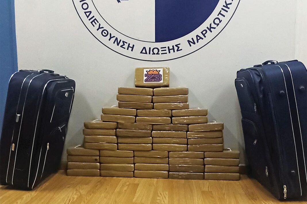 Οι Αρχές ψάχνουν για την προέλευση των 57 κιλών κόκας με τη σφραγίδα του «βασιλιά» των Λέικερς