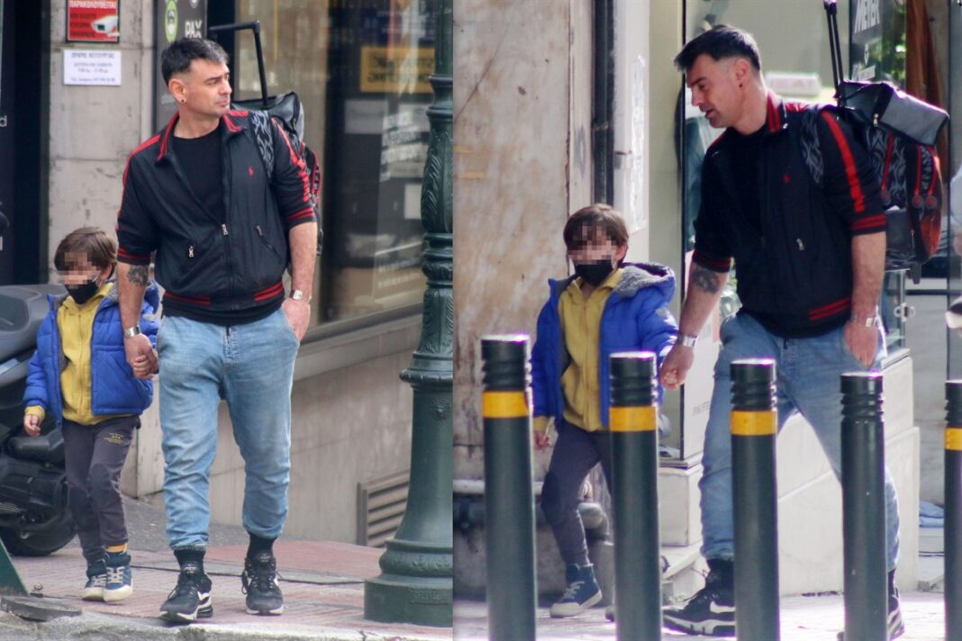 Κωνσταντίνος Γιαννακόπουλος: Βόλτα στο κέντρο της Αθήνας με το γιο του