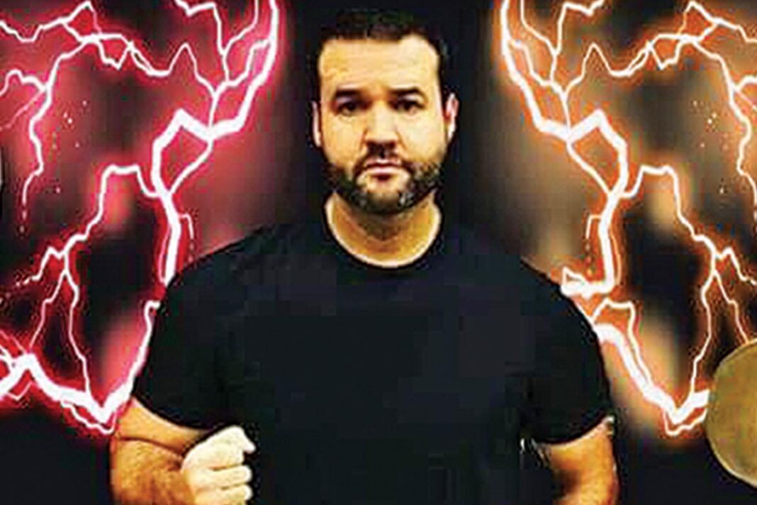 Ο κόκκινος «Power Ranger» Όστιν Σεντ Τζον κατηγορείται για απάτη