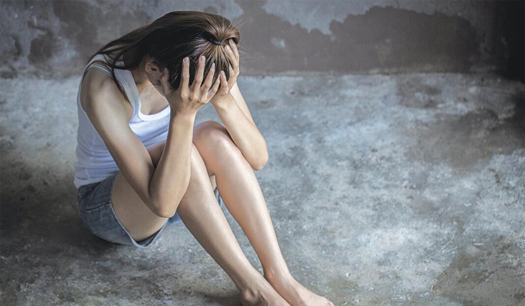 Εξευτελισμός τεσσάρων κοριτσιών από τον εραστή της μάνας τους
