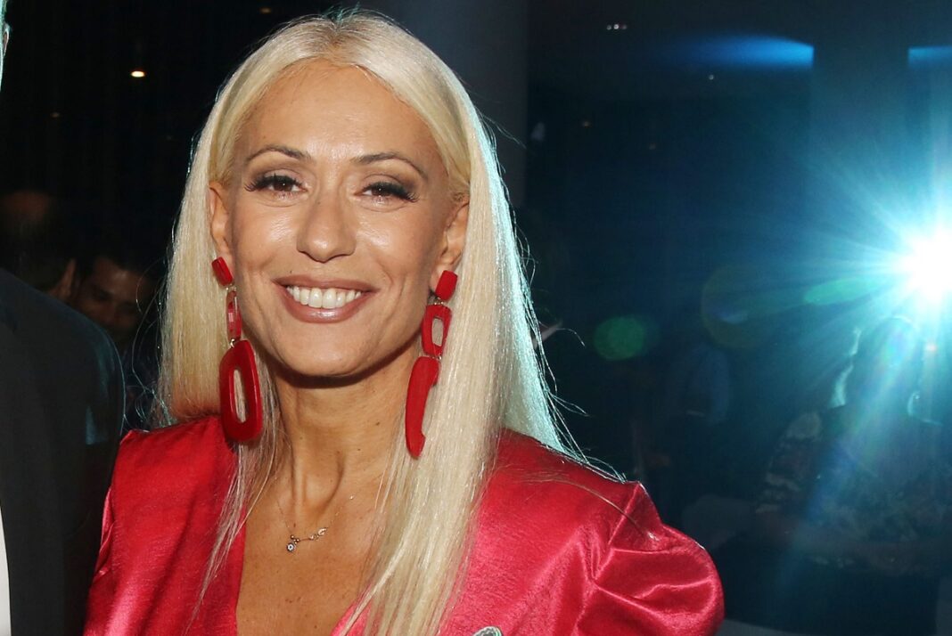 Η Μαρία Μπακοδήμου σε διπλό ταμπλό στον ΣΚΑΙ