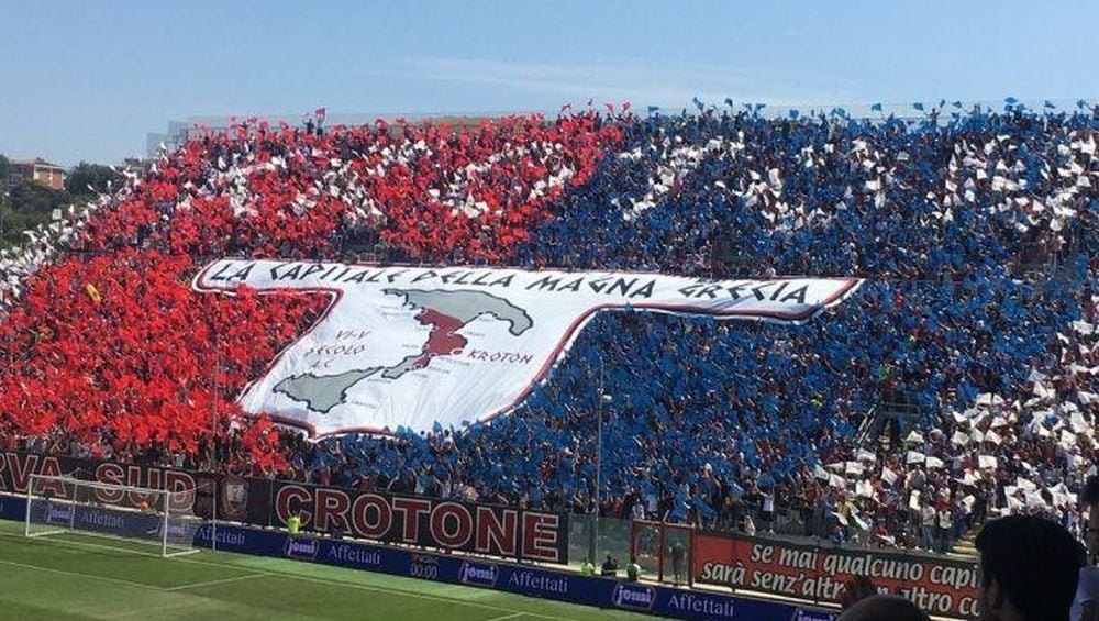 Η FC Crotone (ποδοσφαιρική ομάδα από την Ιταλία) είναι περήφανη για την ελληνική καταγωγή της