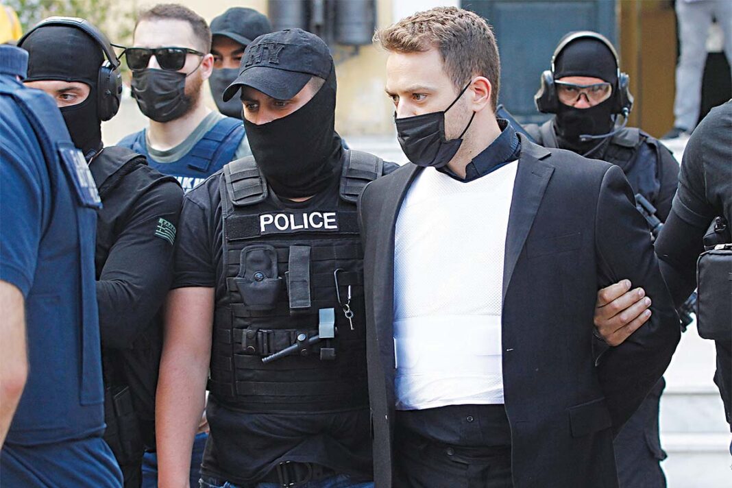 Ο Μπάμπης Αναγνωστόπουλος «απολύθηκε» από την καντίνα του Κορυδαλλού για το κινητό που έκρυβε στο κελί του