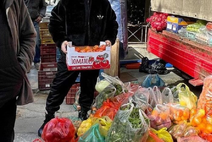 Ποιος τραγουδιστής είπε: «Είμαι παραγωγός φρούτων στη λαϊκή και ξυπνάω καθημερινά στις 5 το πρωί»