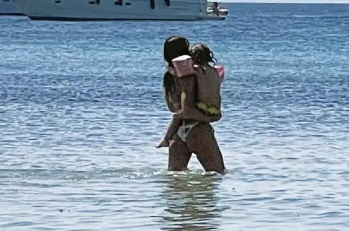 Λιούμπα Ζώρα: Τη «τσακώσαμε» στην Αίγινα να κάνει βουτιές με την ανιψιά της