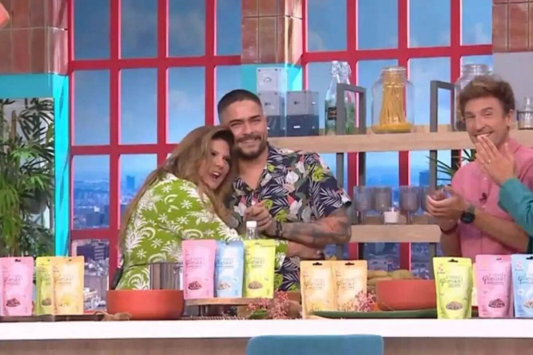 Η έκπληξη on air της Δανάη Μπάρκα στον Τίμο Ζαχαράτο για τα γενέθλιά του