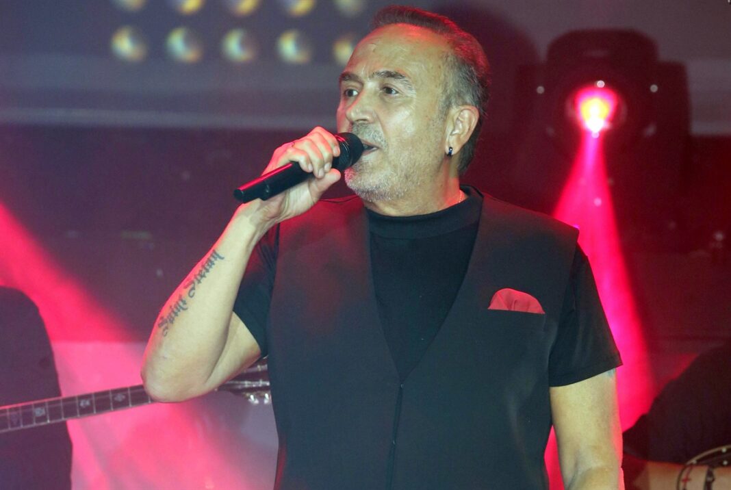 Λουκέτο στο νυχτερινό κέντρο που εμφανίζεται ο Σταμάτης Γονίδης – Το μήνυμά του