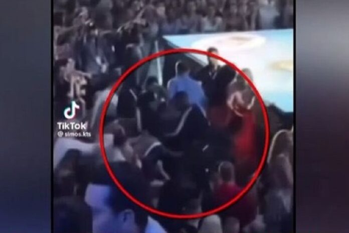 Mad Video Music Awards 2022: Snik και Light πιάστηκαν στα χέρια - Έτρεχε να σωθεί ο κόσμος
