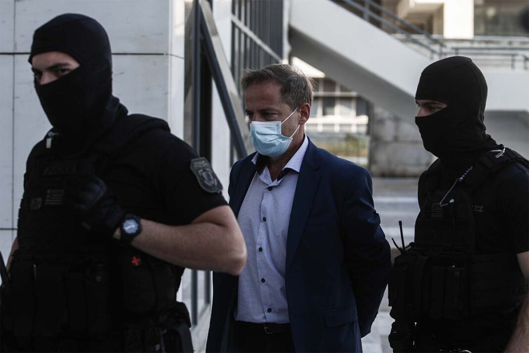 Έξω με αναστολή ο Δημήτρης Λιγνάδης! Δάκρυα από τους καταγγέλλοντες και οργή συγγενών και φίλων