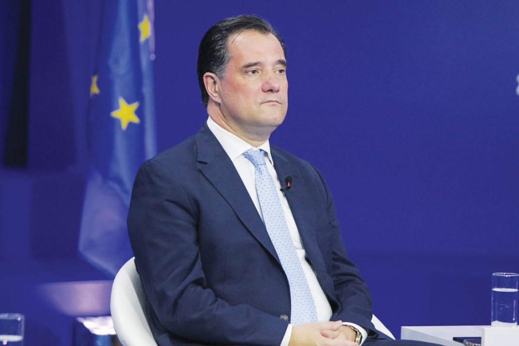 Σκάει #ΜeΤoo στο υπουργείο του Άδωνη!