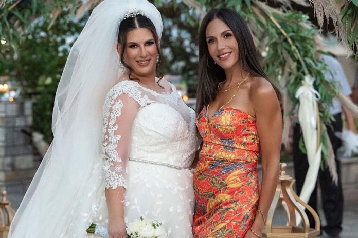 Ανθή Βούλγαρη: Δείτε πόσο κοστίζει το φόρεμα που φόρεσε στον γάμο της αδελφής της