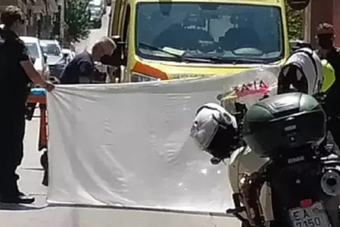«Βουτιά» γυναίκας από τον τρίτο όροφο στην Πάτρα - Έφοδος της ΟΠΚΕ στο διαμέρισμα
