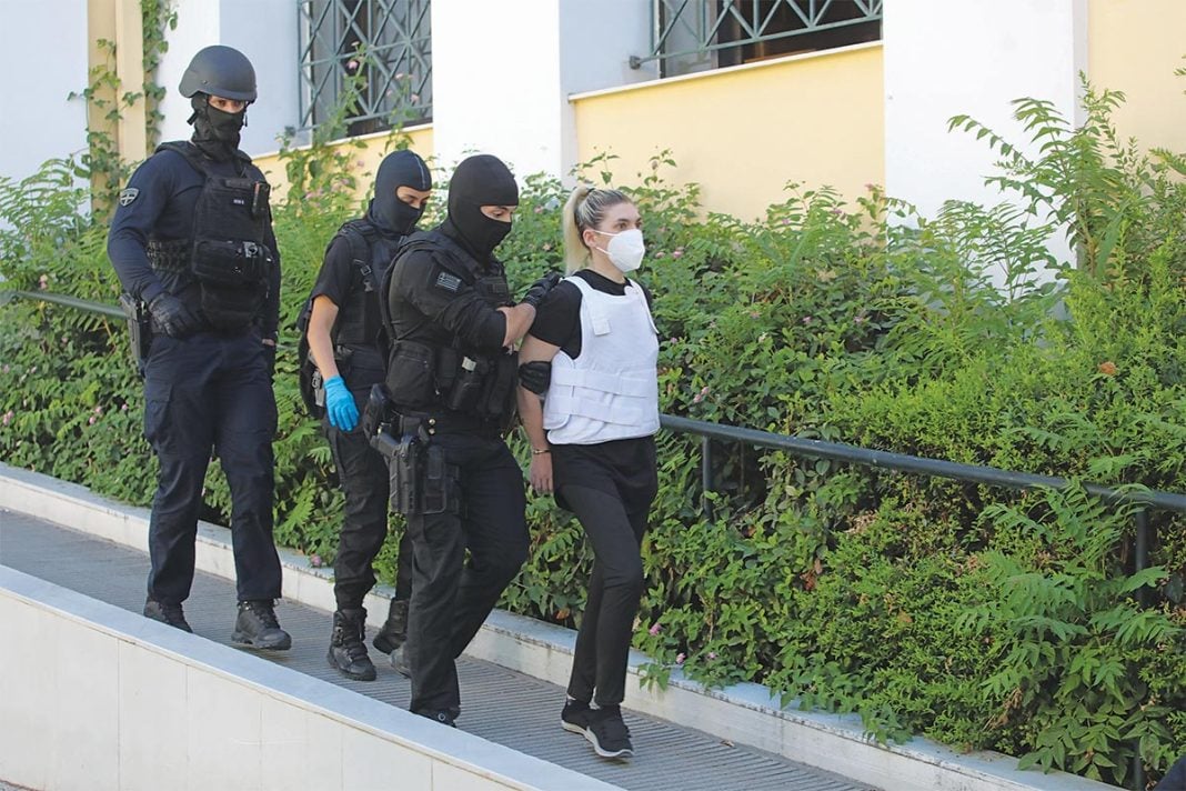 Ψυχρή και ιδιαίτερα αδυνατισμένη στην ανακρίτρια η Ρούλα Πισπιρίγκου