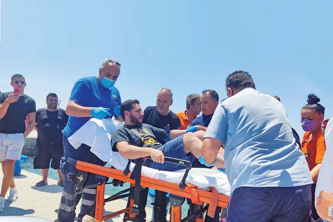Ο 30χρονος Ιβάν περιέγραψε πώς κρατήθηκε ζωντανός μέσα στη θάλασσα