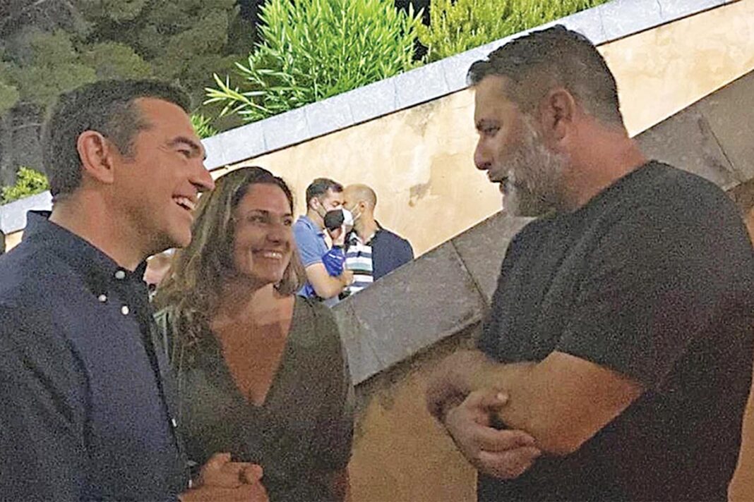 Ο Αλέξης Τσίπρας με τη σύζυγό του στους Δελφούς - Τα συγχαρητήρια στον Βασίλη Μπισμπίκη