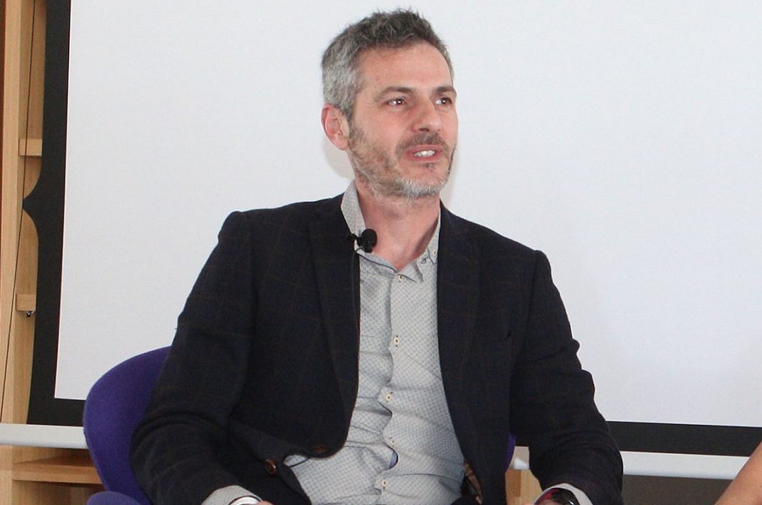 Μάριος Αθανασίου: «Αισθανόμουν λίγο περίεργα που μεγάλωνα χωρίς πατέρα»