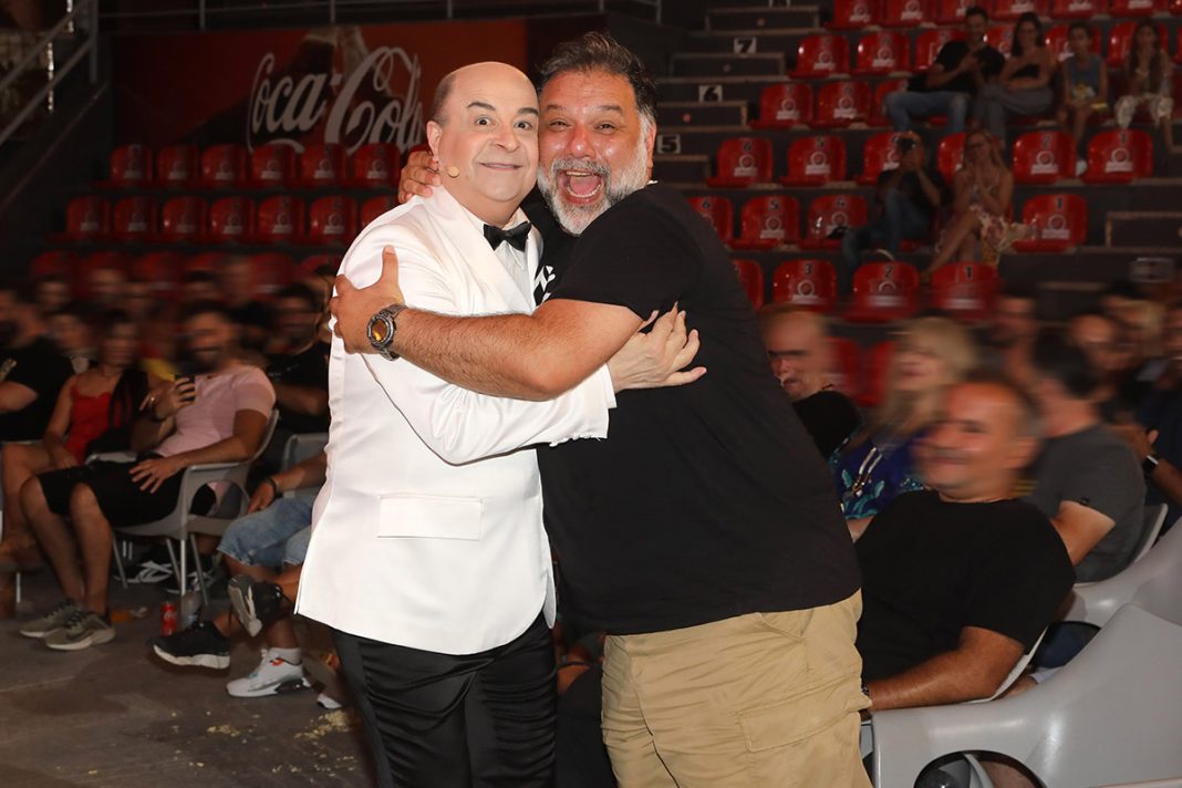 Ο Γρηγόρης Αρναούτογλου πήγε να δει παράσταση του Μάρκου Σεφερλή