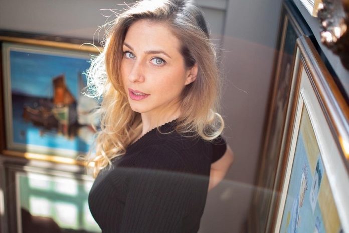 Η Ευγενία Παναγοπούλου στη Μύκονο για διακοπές – Η φωτό στην παραλία