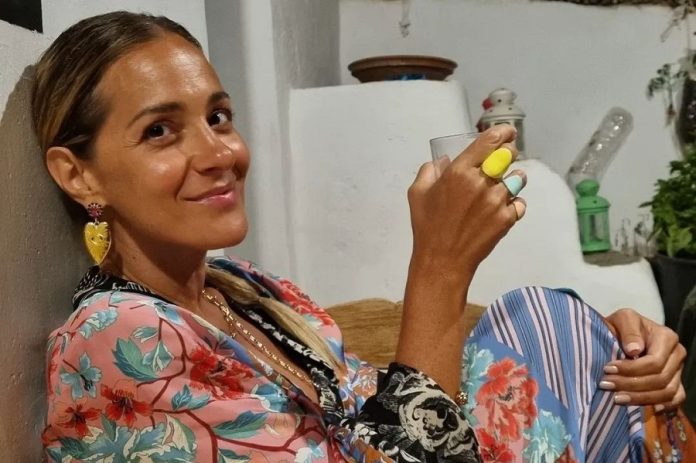 Νατάσσα Μποφίλιου: Οι φωτό αγκαλιά με τον σύζυγό της στη Φολέγανδρο