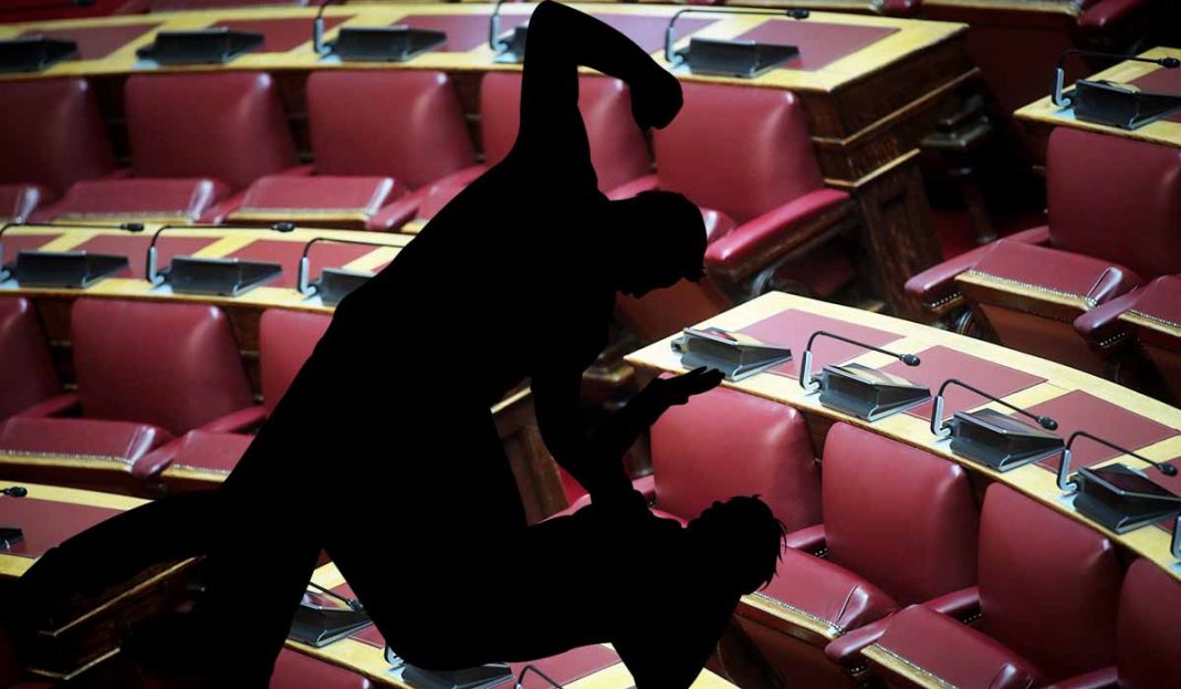 Ρινγκ το κρεβάτι διάσημου πολιτικού: Ερωμένες, ξυλοδαρμοί, πειστήρια οργής και μυστικές συμφωνίες