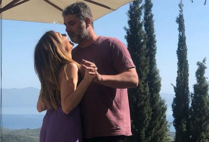 Δέσποινα Βανδή – Βασίλης Μπισμπίκης: Οι αγκαλιές στην παραλία και οι φωτογραφίες