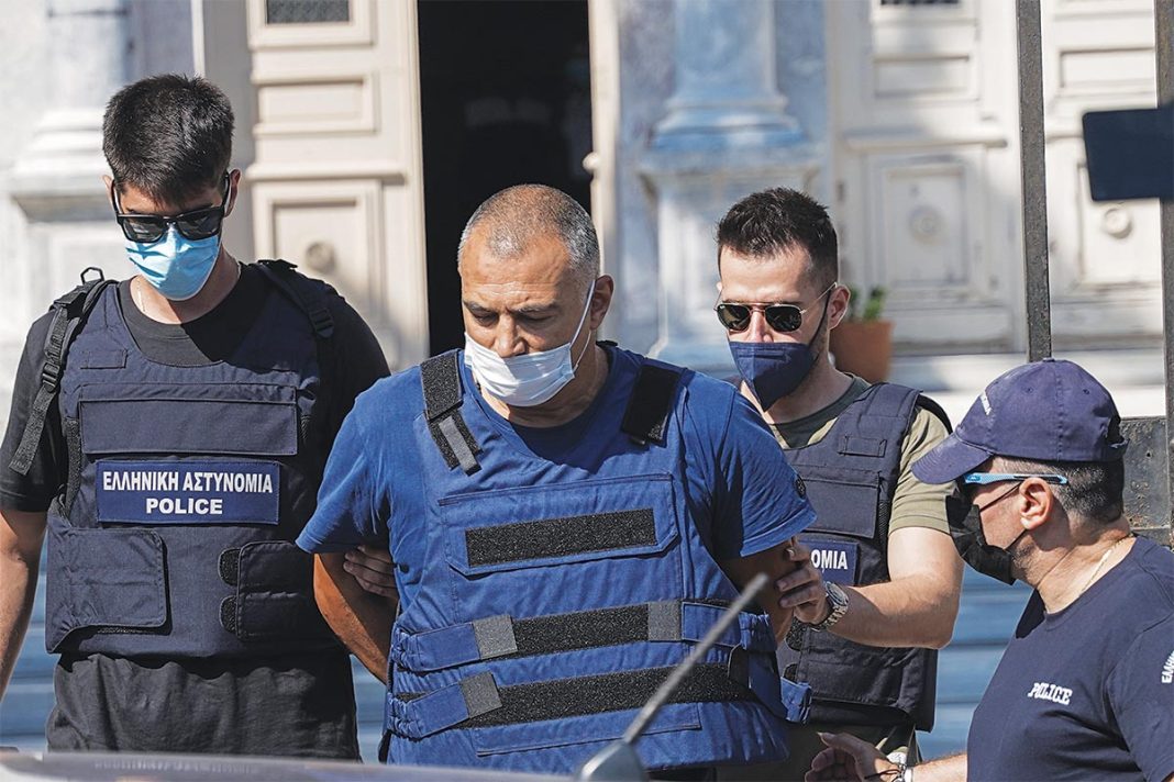 Προφυλακίστηκε ο αστυνομικός στη Λέσβο για το βιασμό 14χρονης: «Nα τιμωρηθώ, αλλά...»
