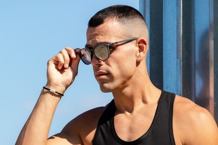 Γιος γνωστής ηθοποιού είπε όχι στη σειρά «Αστυνόμος Μπέκας» και έγινε πρωταγωνιστής σε αισθησιακές ταινίες