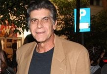 Γιάννης Μπέζος: «Η μετριότητα μας κατακλύζει» – Η αιχμηρή ατάκα για καλλιτέχνες και κοινό