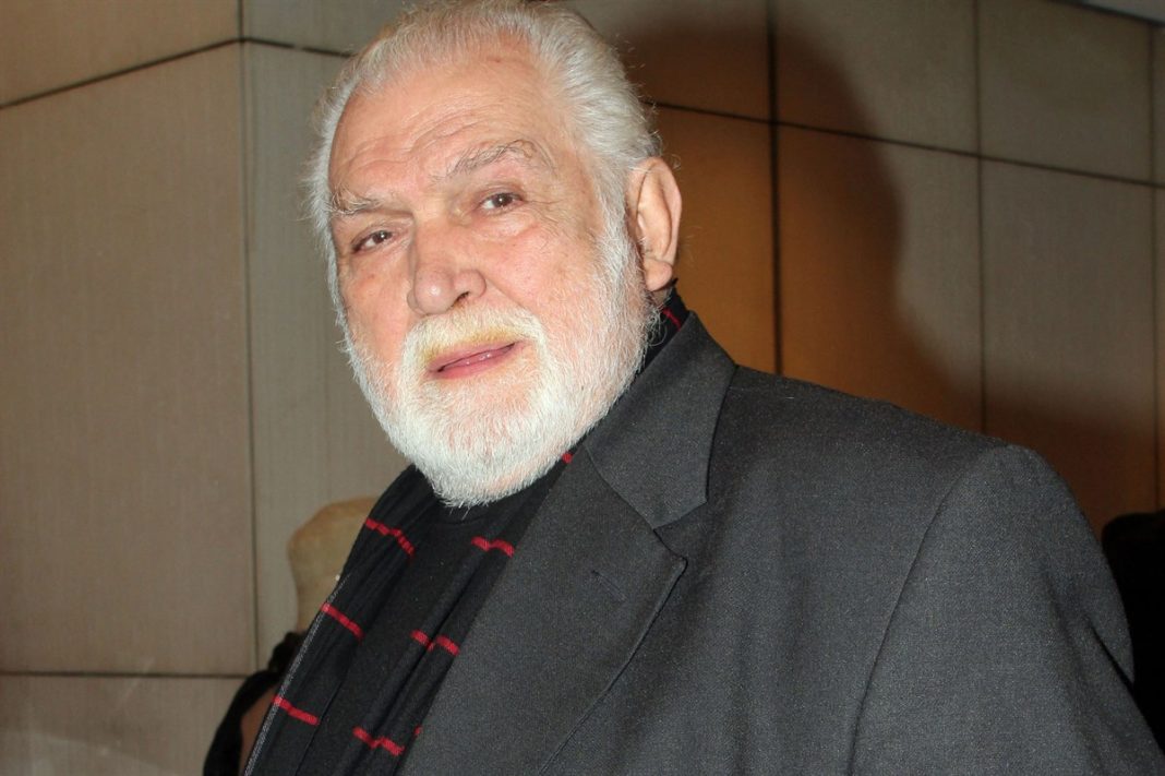 Ο Κώστας Καζάκος πρόσφερε το σώμα του στην Ιατρική Σχολή Αθηνών