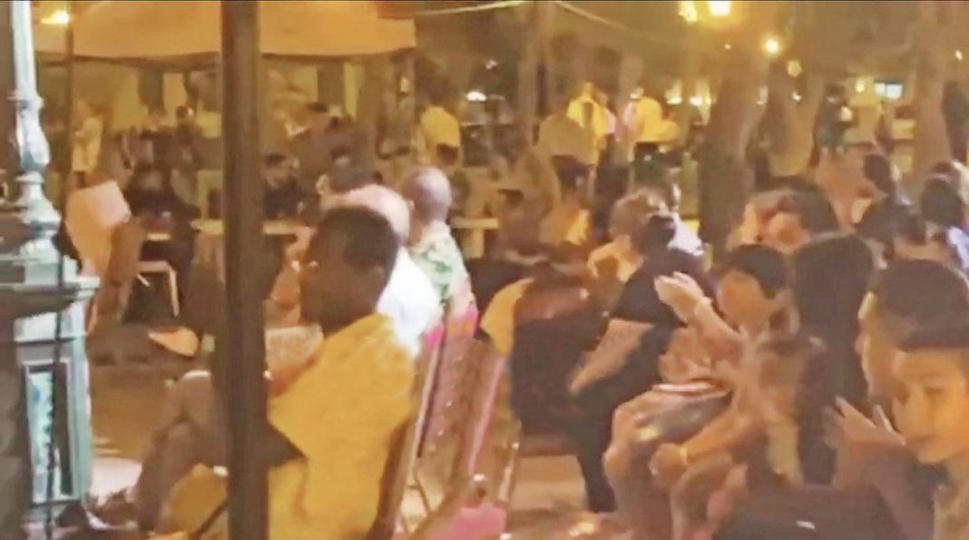 «Εκκλησία των Εθνών»: Από τον εξορκισμό στο...φλερτ με την τρέλα