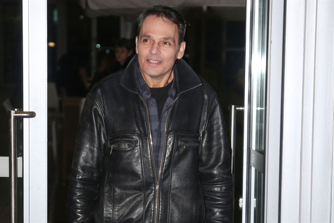 Αποκάλυψη: «Ο Γαρδέλης έφτασε στο σημείο να πηγαίνει στα ριάλιτι για να πληρώνει τα πρόστιμα»
