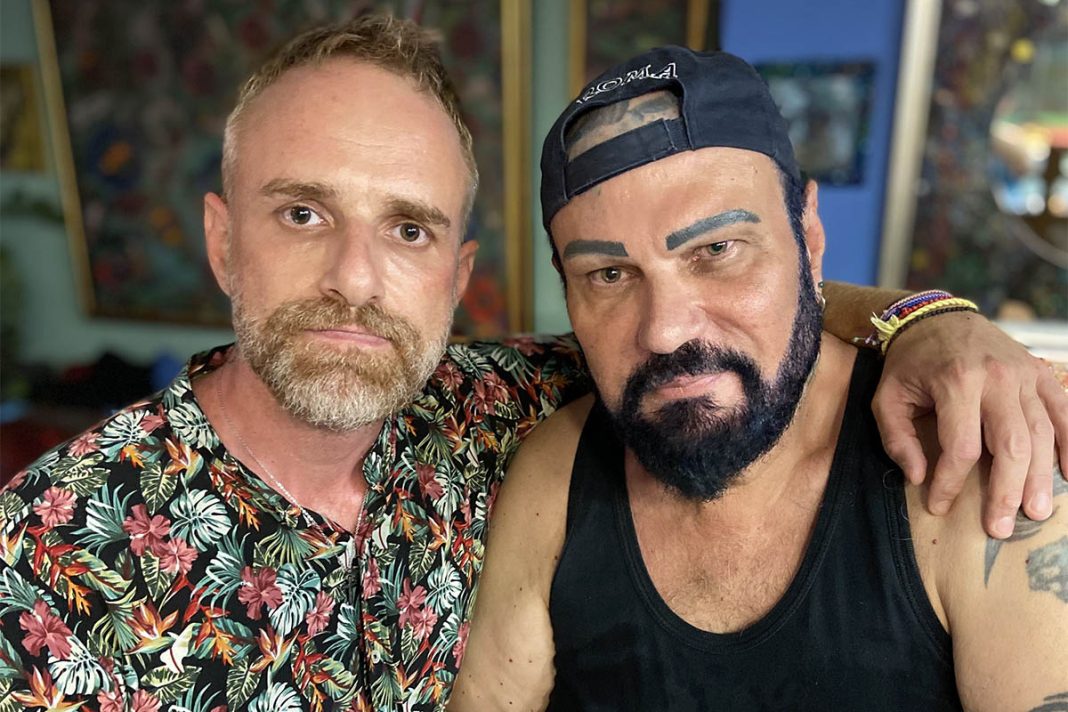 Πώς το love story του Γιώργου Μπακέλα και του συντρόφου του κατέληξε στον Πανάγιο Τάφο