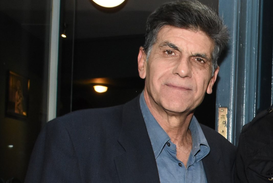 Γιάννης Μπέζος: «Με τρόμο βλέπω το τηλεοπτικό “άνοιγμα”»