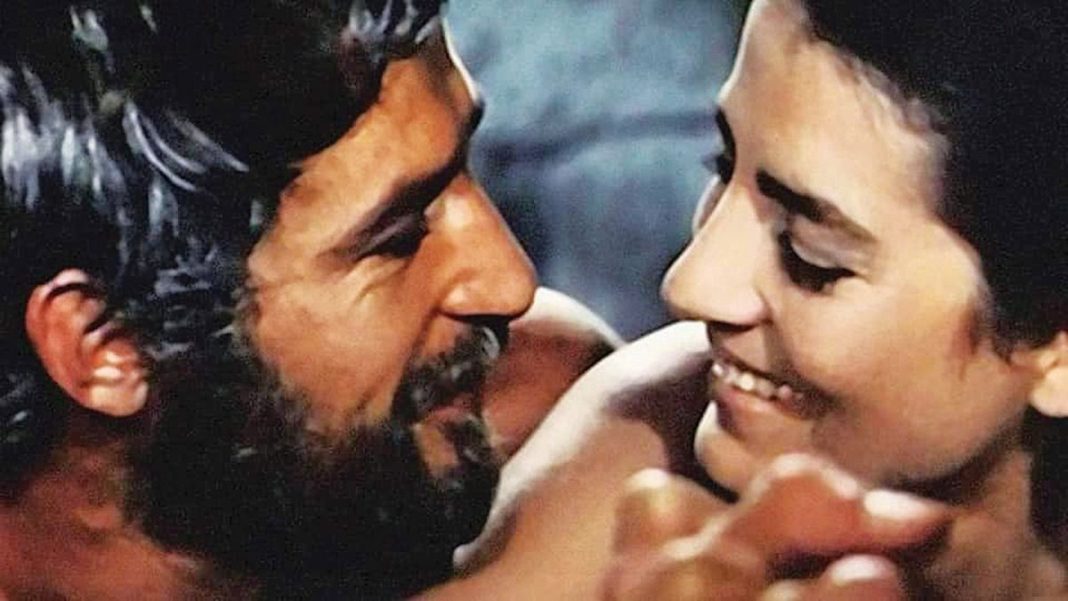 Οι Αλβανοί έκαναν δική τους την «Καρυάτιδα» Eιρήνη Παπά